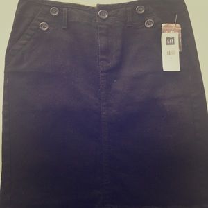 BRAND NEW Gap Black Pencil Skirt. Size 0.